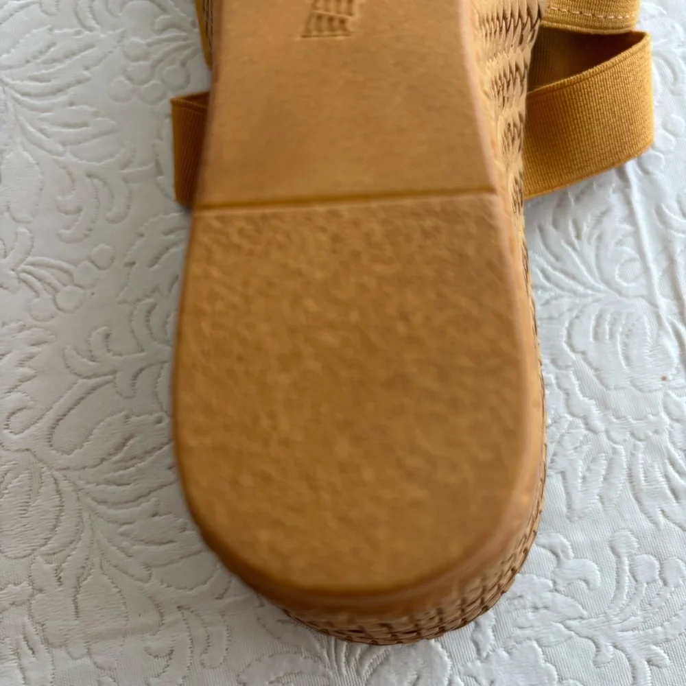 ❤️2/$15or3/$21❤️Contessa Mustard Yellow Wedge Slide w/Rhinestone Trim, Size 6